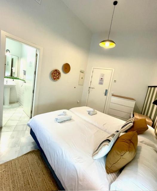 Zweibettzimmer mit Bad